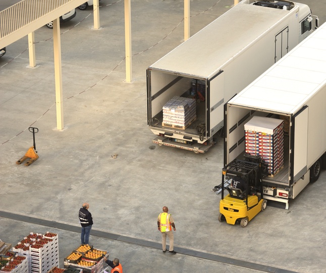 Crossloading or Transloading: What’s Right For Your Warehousing Needs
